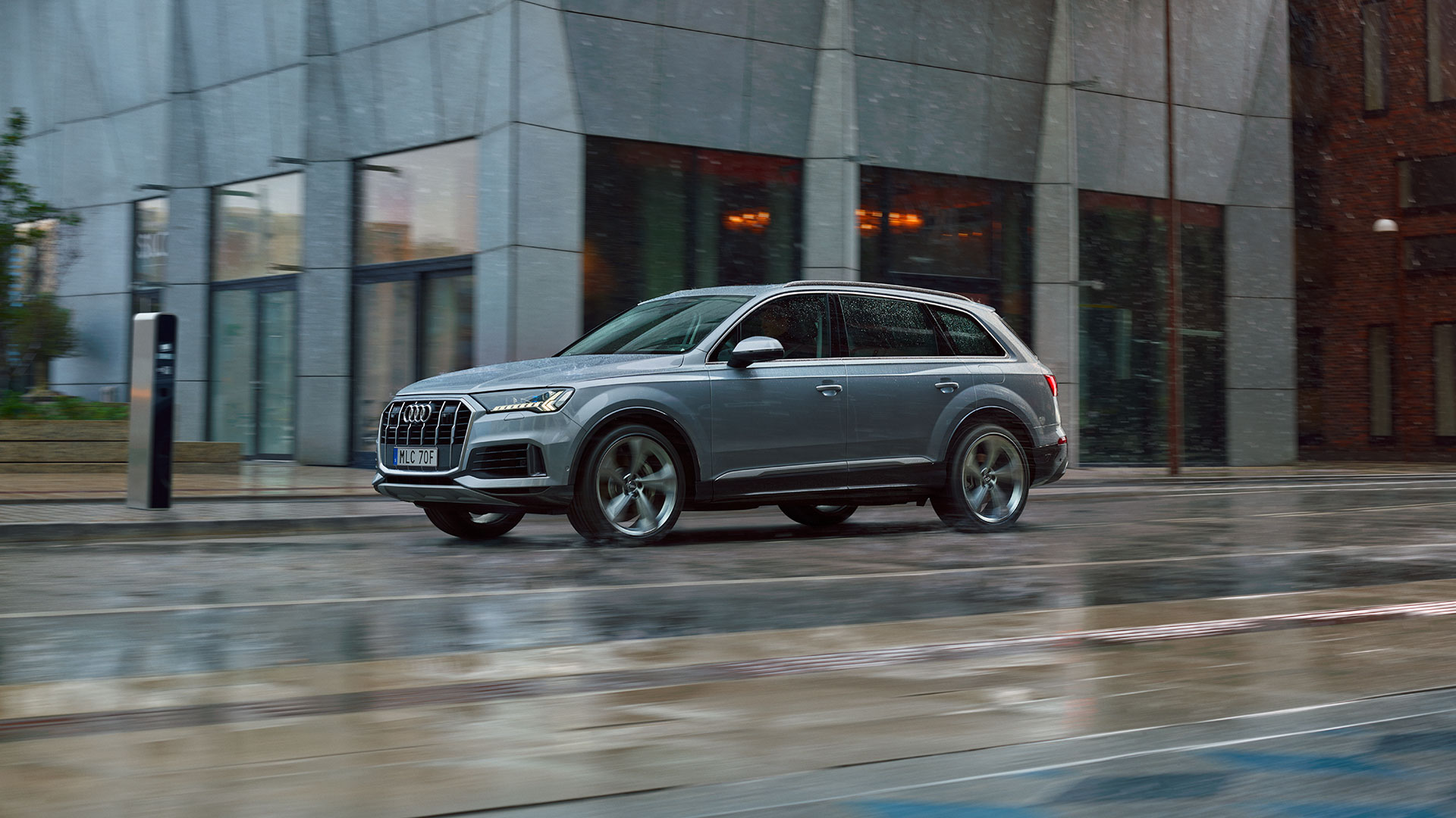Audi Q7 (1)