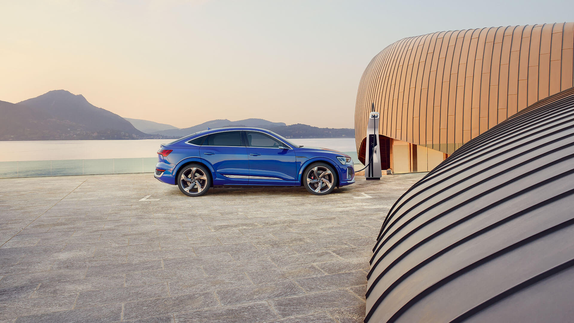 Audi Q8 E Tron Elbil Star Pa Laddning