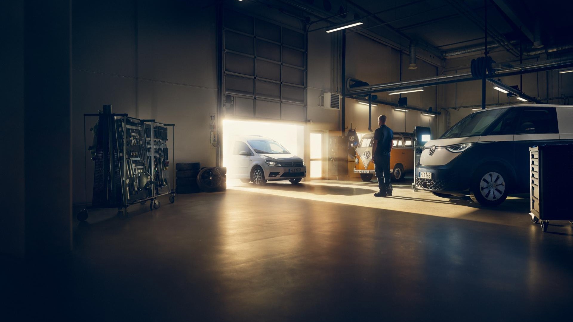 Transportbilar På Väg In I Verkstaden