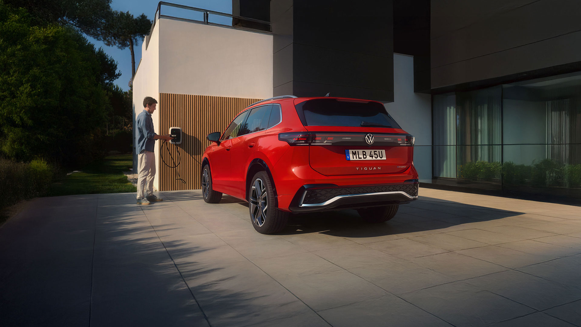 Röd Tiguan Ehybrid Webb2