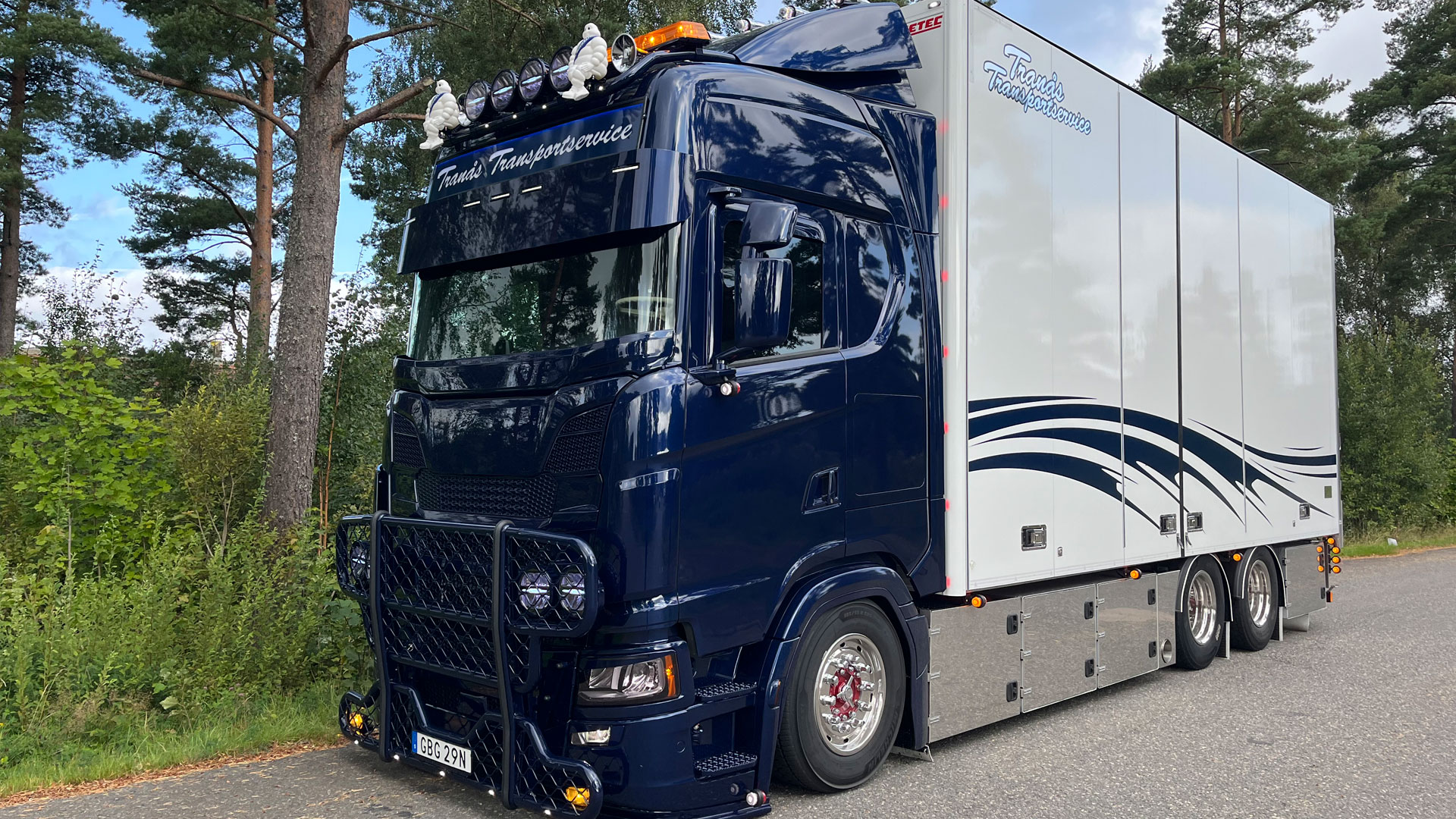 Ny Scanialastbil R590 Är Levererad Till Tranås Transportservice.